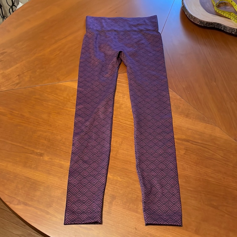 Purple geometric leggings